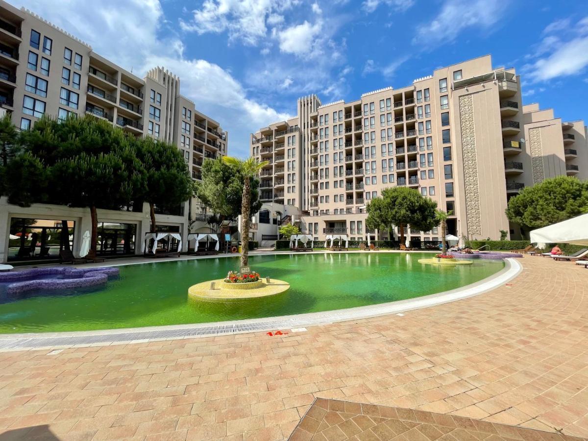 Royal Beach Apartments - 5M To Pool, 100M To Beach Napospart Kültér fotó