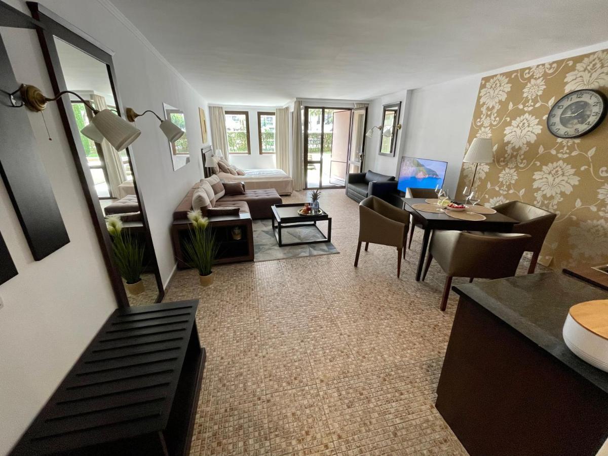 Royal Beach Apartments - 5M To Pool, 100M To Beach Napospart Kültér fotó