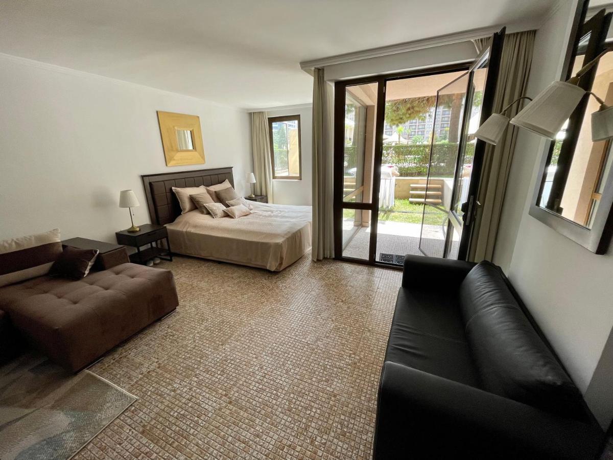 Royal Beach Apartments - 5M To Pool, 100M To Beach Napospart Kültér fotó